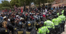 Перу затвори Мачу Пикчу и евакуира туристи заради протестите